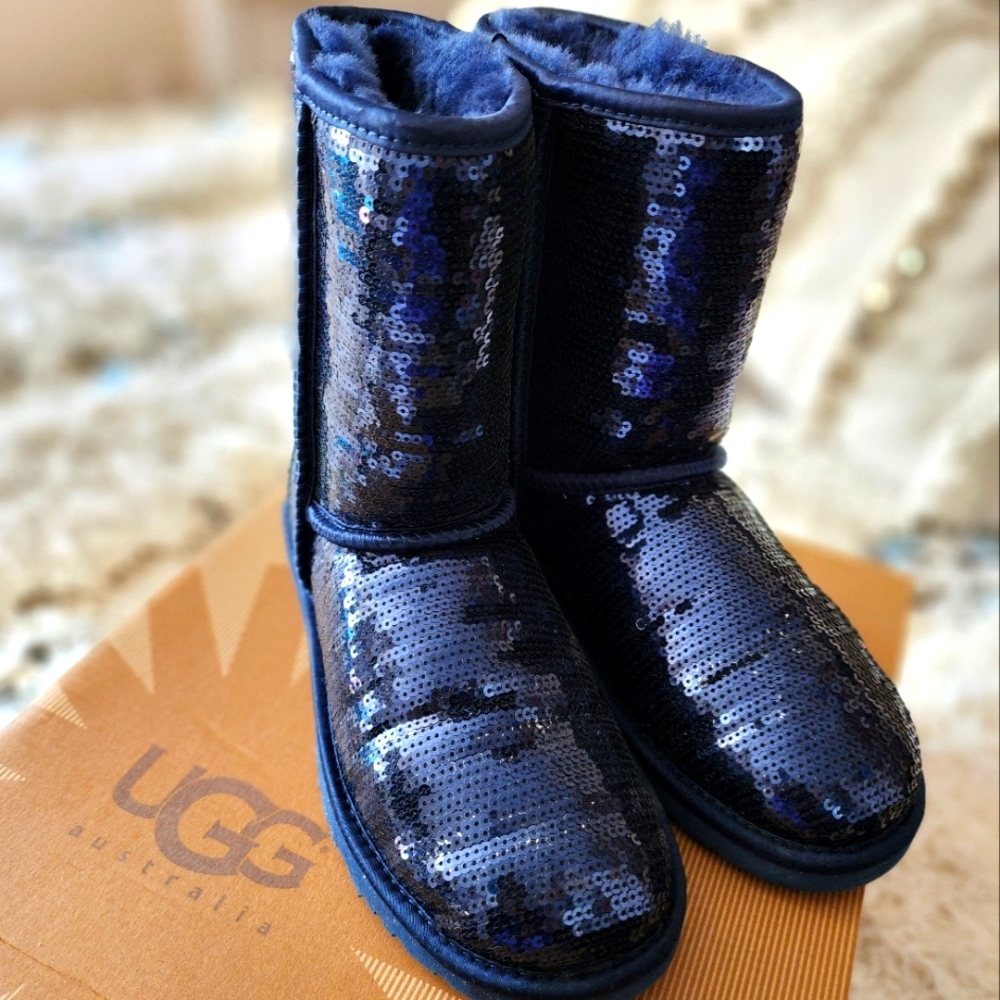 UGG Classic short Navy Blue Sequins sz 6